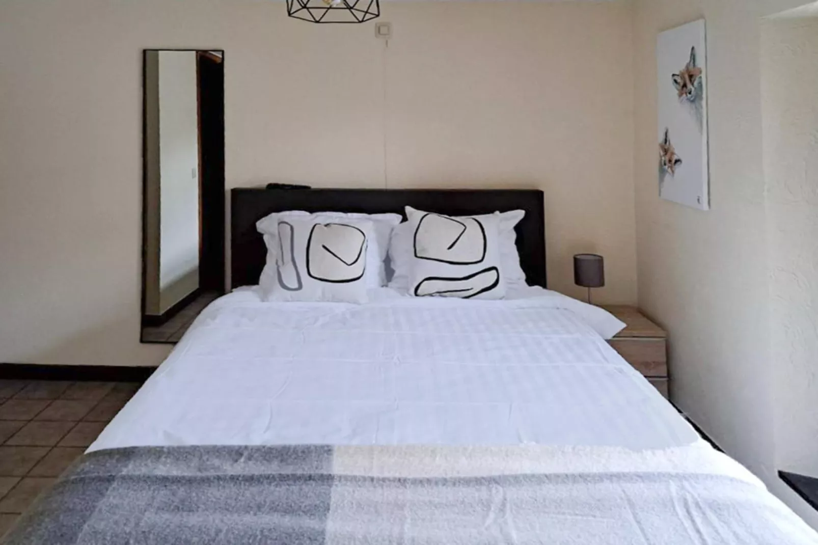 Au Coeur d'Alle - Double Room with Large Double Bed-Slaapkamer