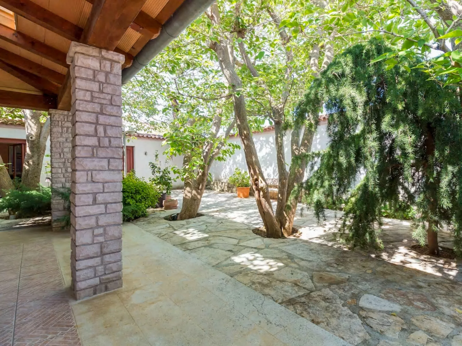 Atri giardino-Buiten