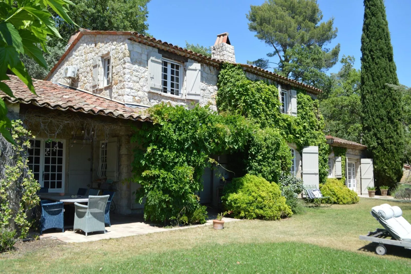 Villa la vue Tourrettane-Buitenkant zomer