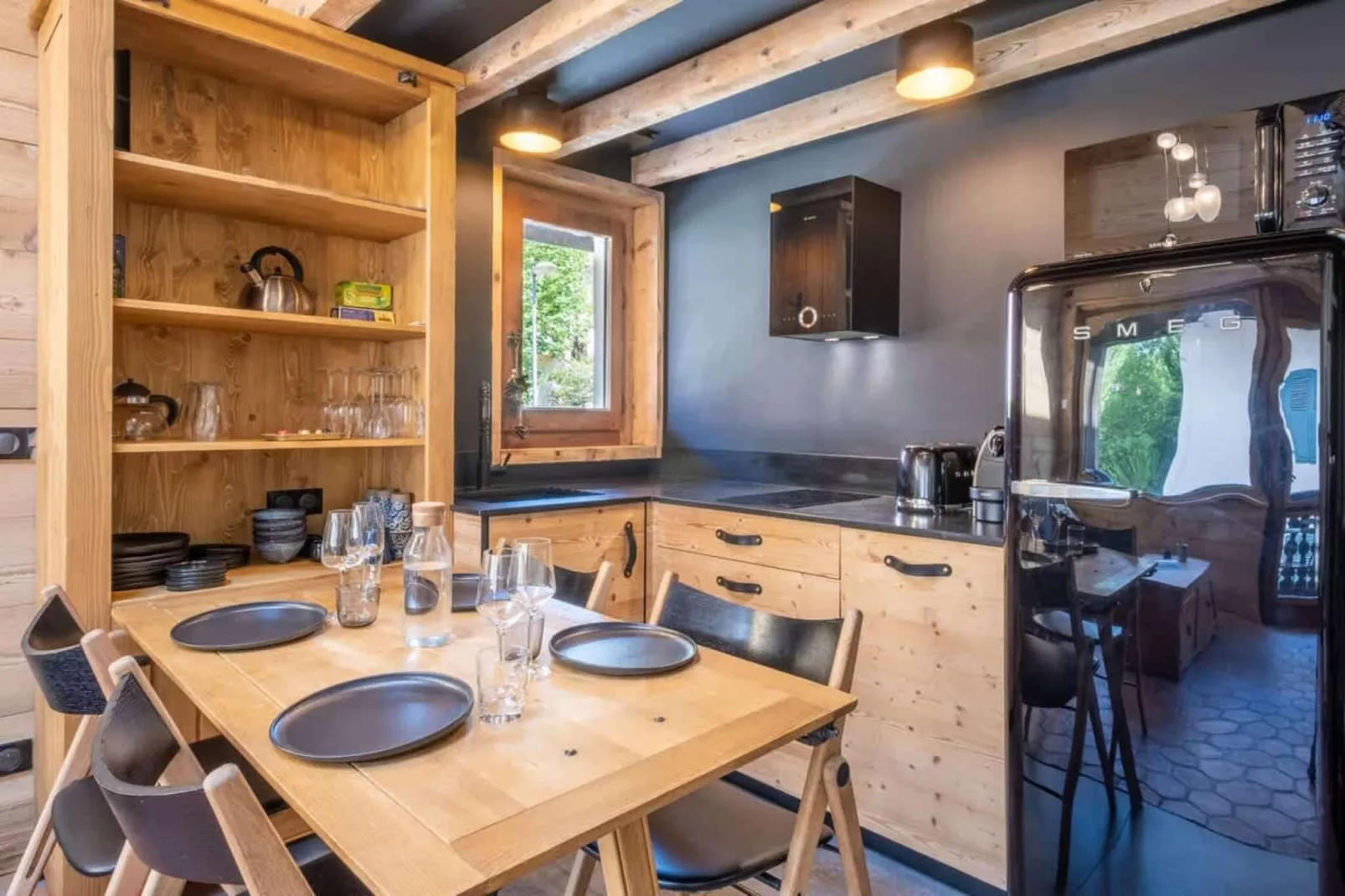 Châlet Racar pour 4 personnes centre ville et vue sur la montagne-Eetkamer