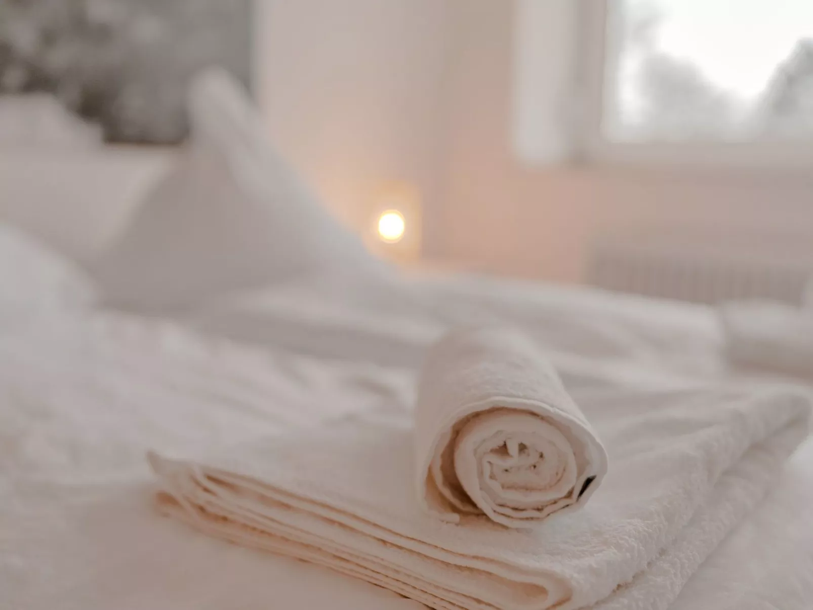 Apartment mit Küche, Arbeitsplatz und xxl Sofa - Image-tags.info