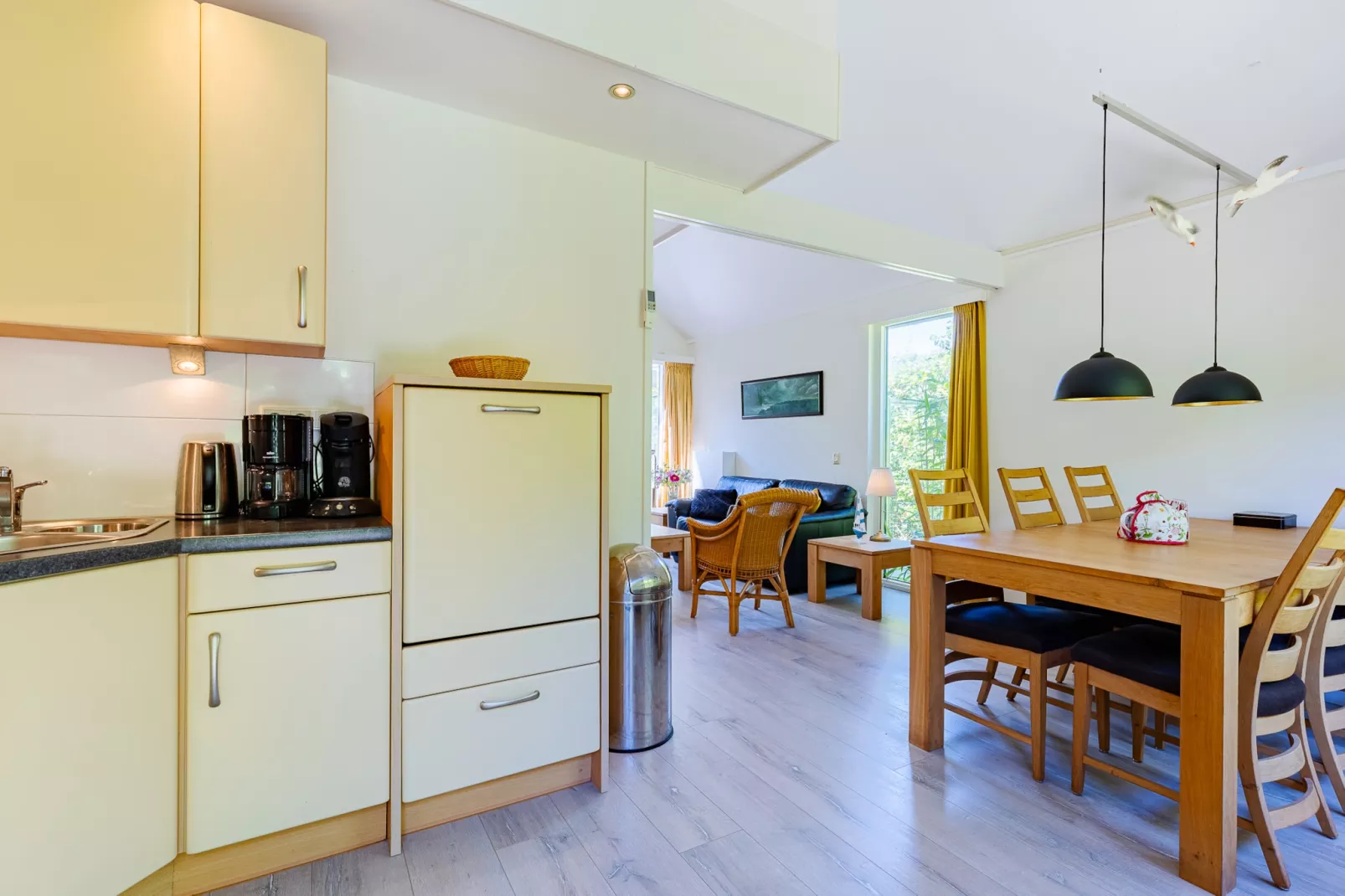 Vakantiewoning - Westduin 6 I Vlissingen 'Zilt en zand' - Eetkamer