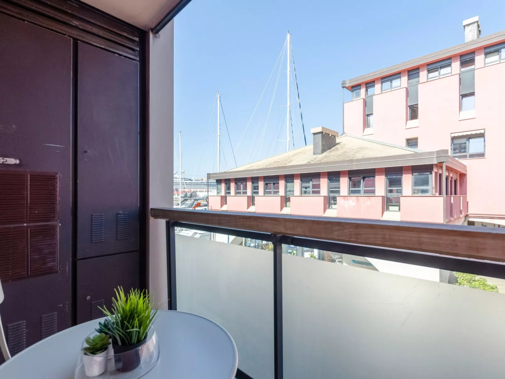 Dock of the Bay Genova, 2b 1b, 2 garage e balcone - Image-tags.info