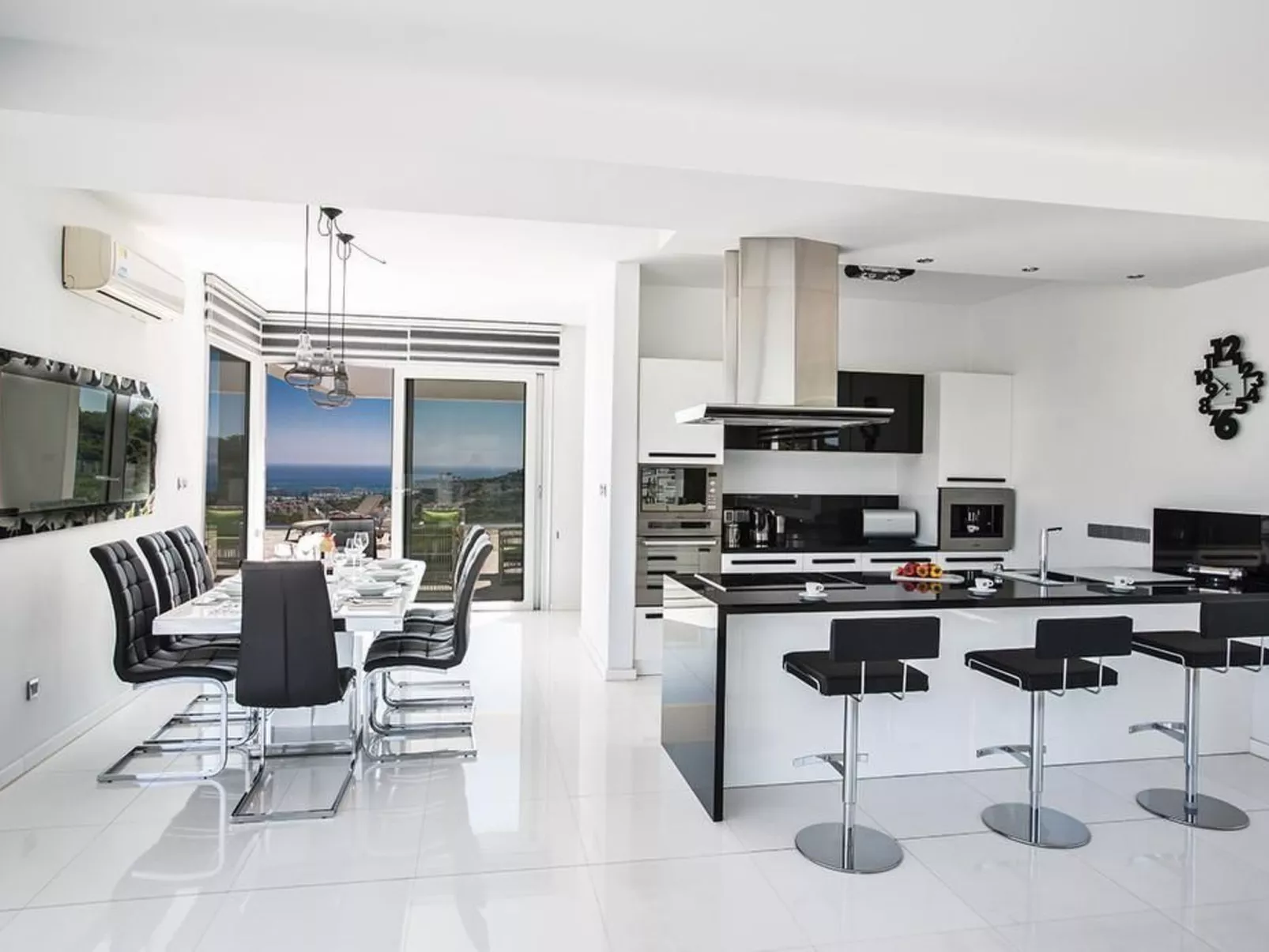 Moderne 3-Schlafzimmer-Villa mit atemberaubendem Meerblick - Image-tags.info