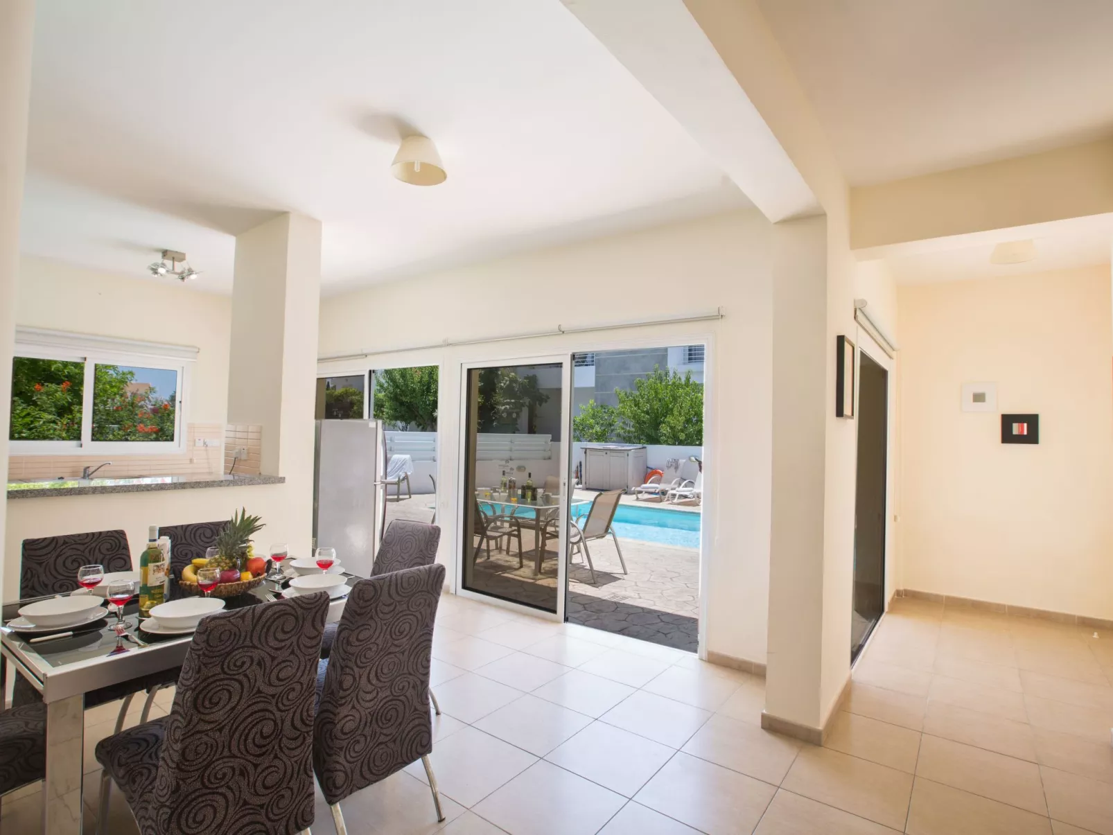 Helle Ferienvilla mit Pool - Image-tags.info