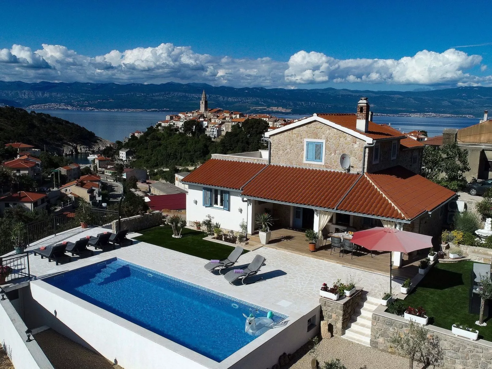 "Mela" mit Blick auf das Wasser - Image-tags.info