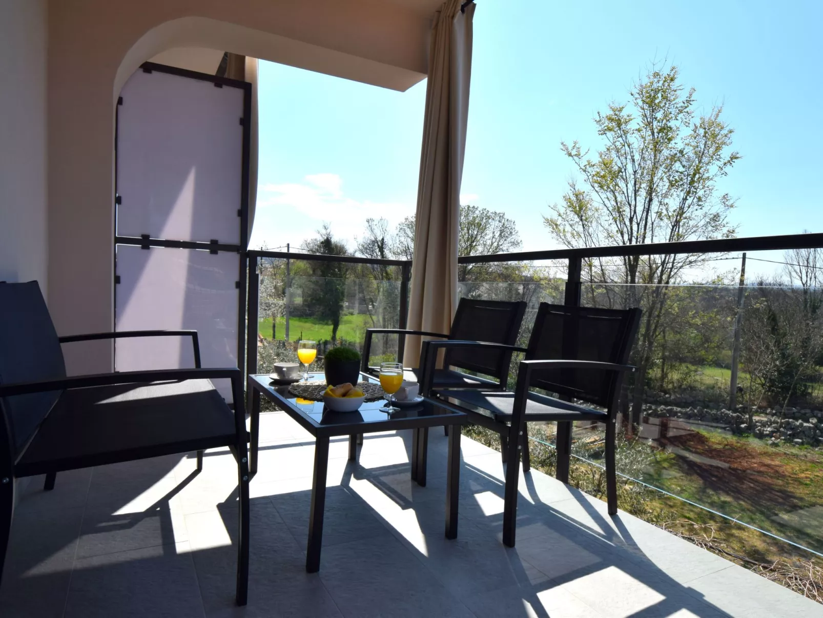 Aki Antonio - Image-tags.info