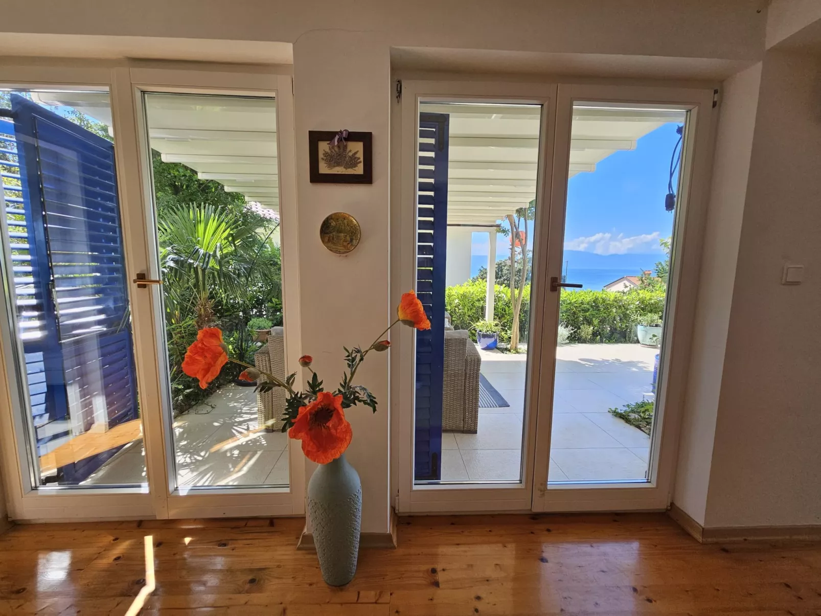 Barbara mit wünderschöne Terrasse - Image-tags.info