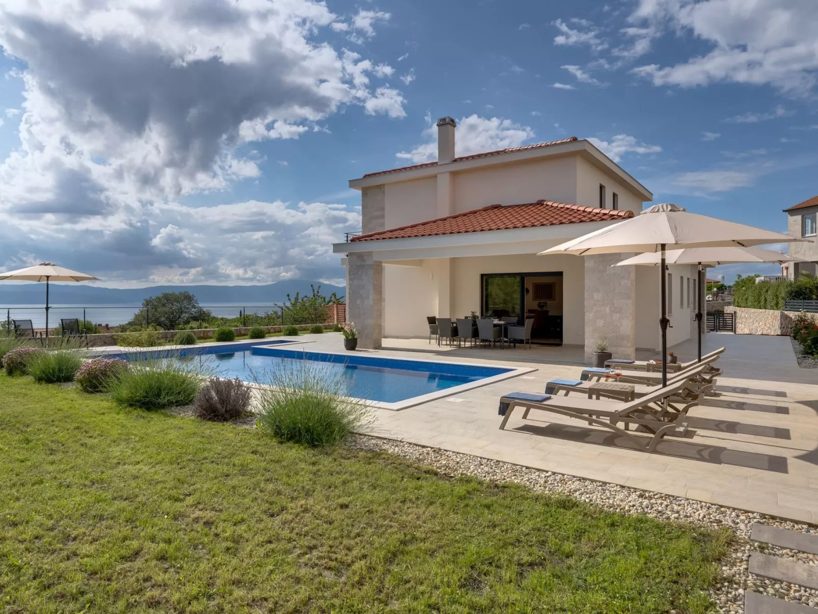 Schone Villa mit Pool, Meerblick, Strand - Image-tags.info