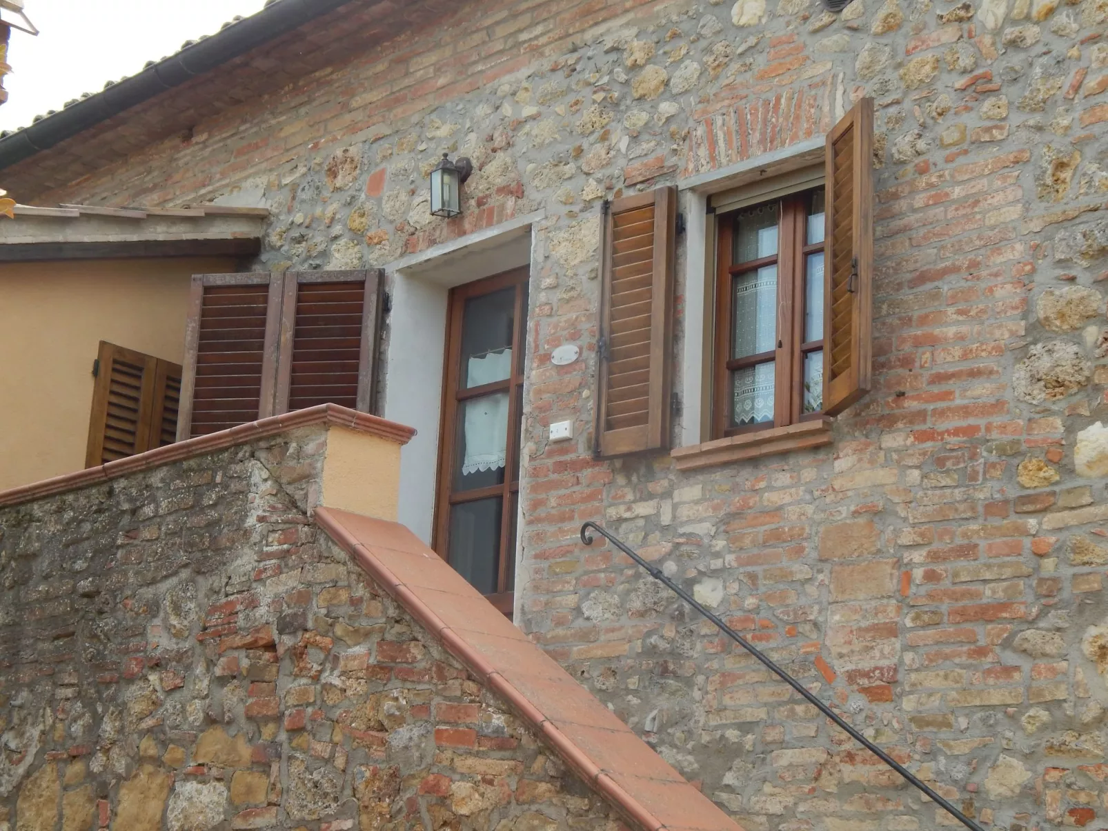 Dreizimmerwohnung für 4 Personen 3 km vom Zentru - Buiten