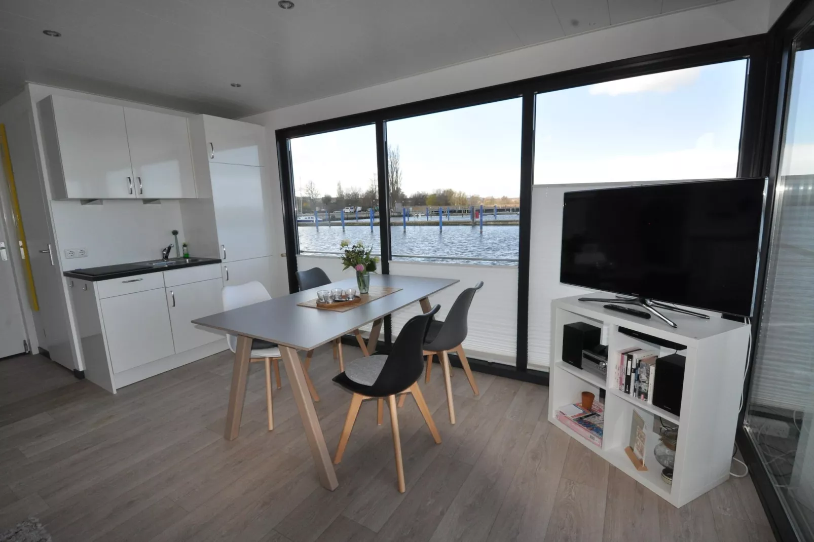 Floating House Rosi - Eetkamer