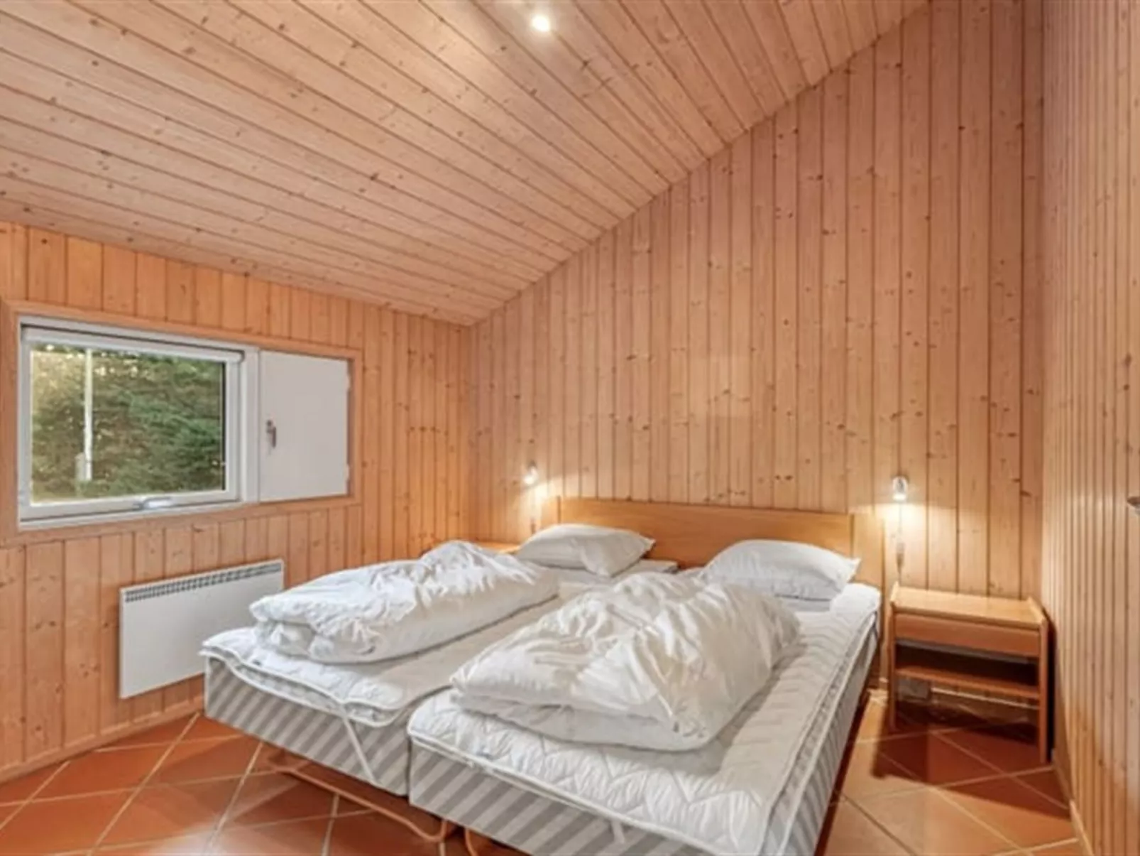 "Hollie" - 75m from the sea-Binnen