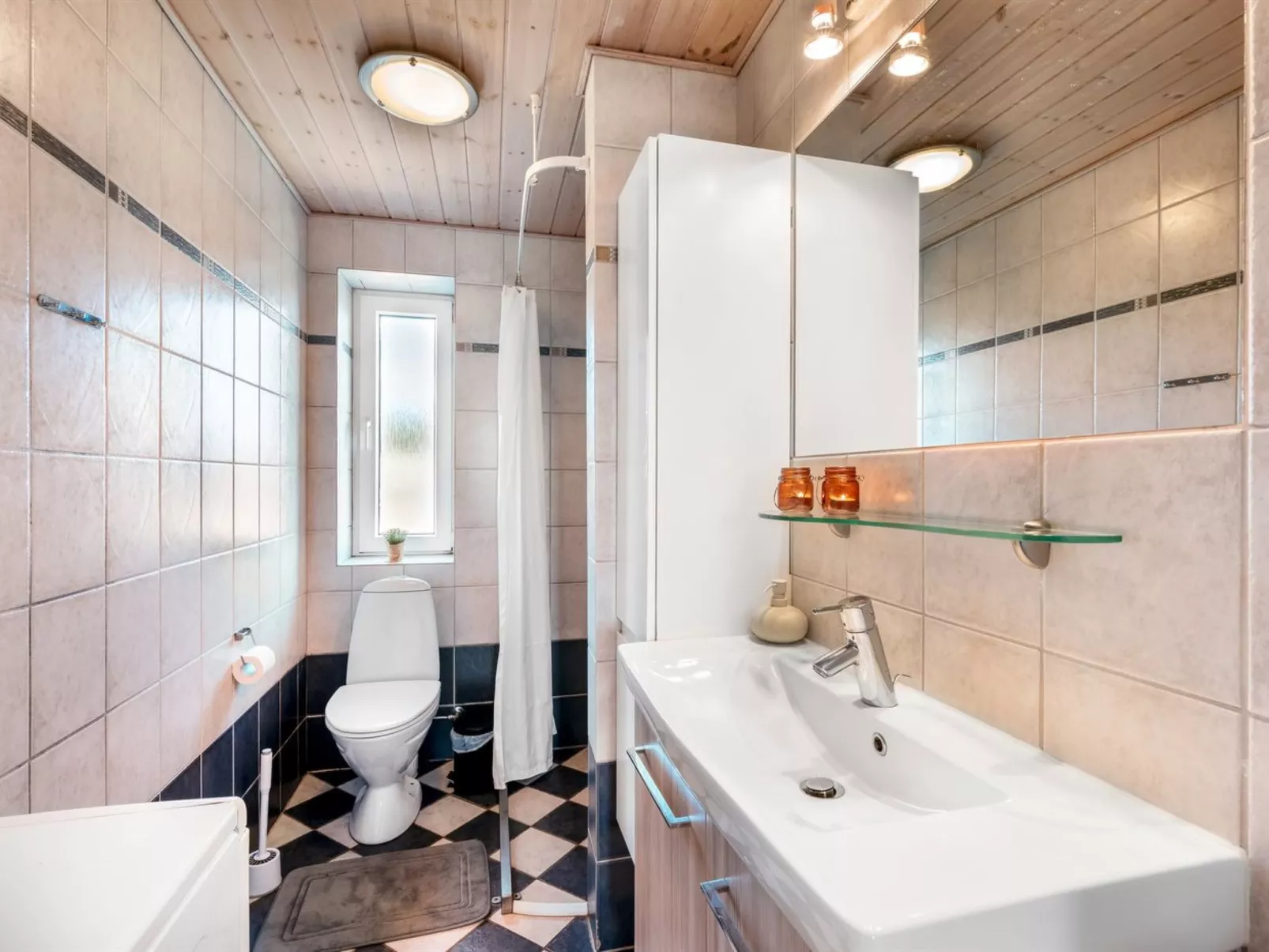 "Trugot" - 450m to the fjord-Binnen