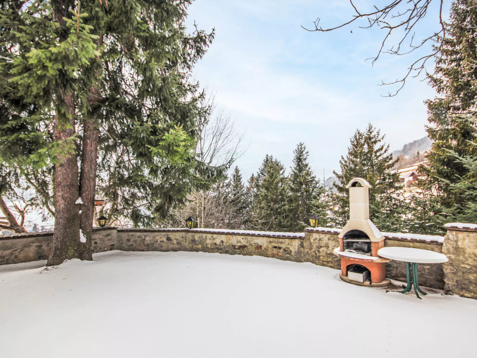 Burg Biedenegg, Schrofenstein - Buiten