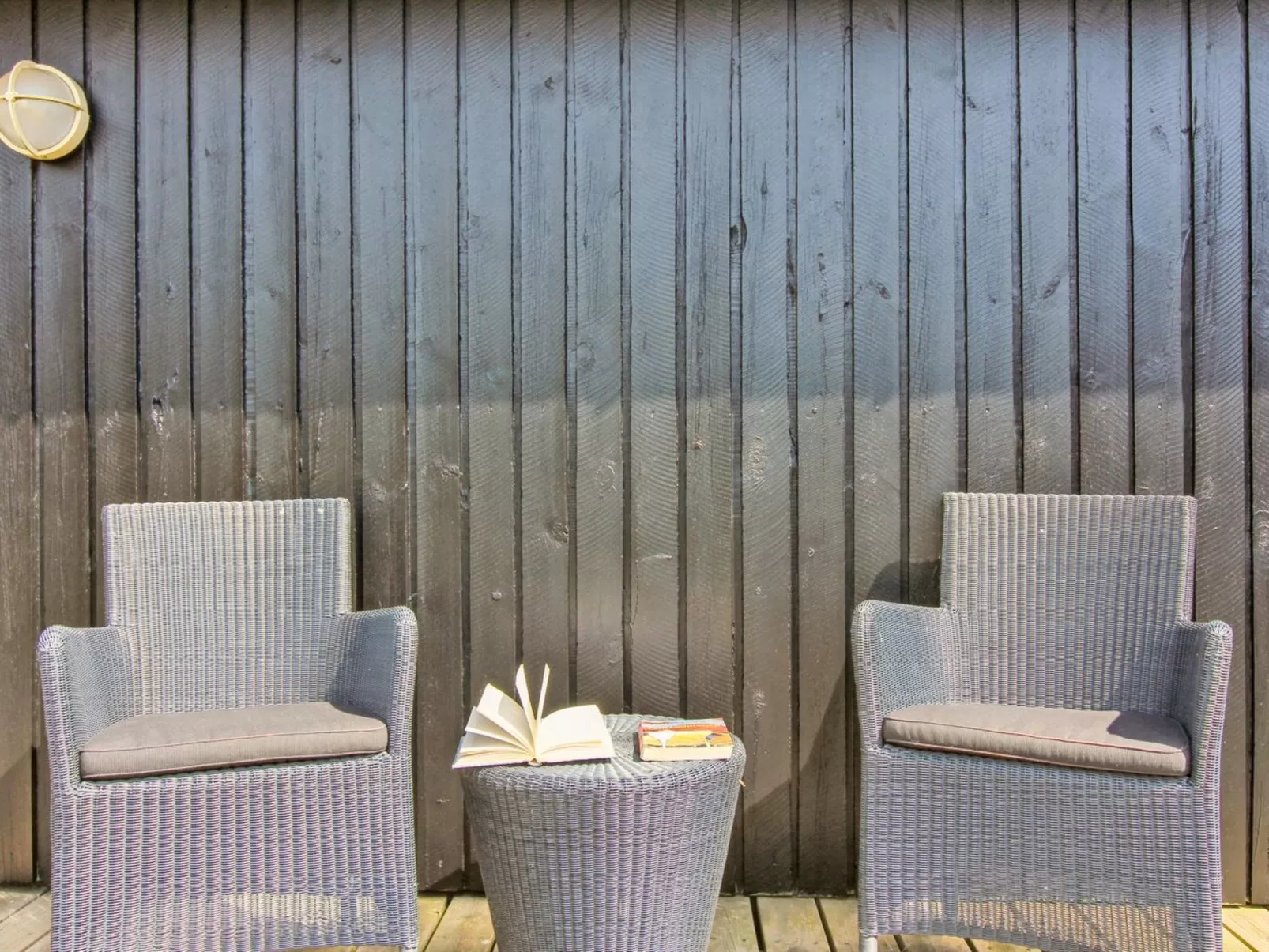 "Essie" - 250m from the sea - Buiten