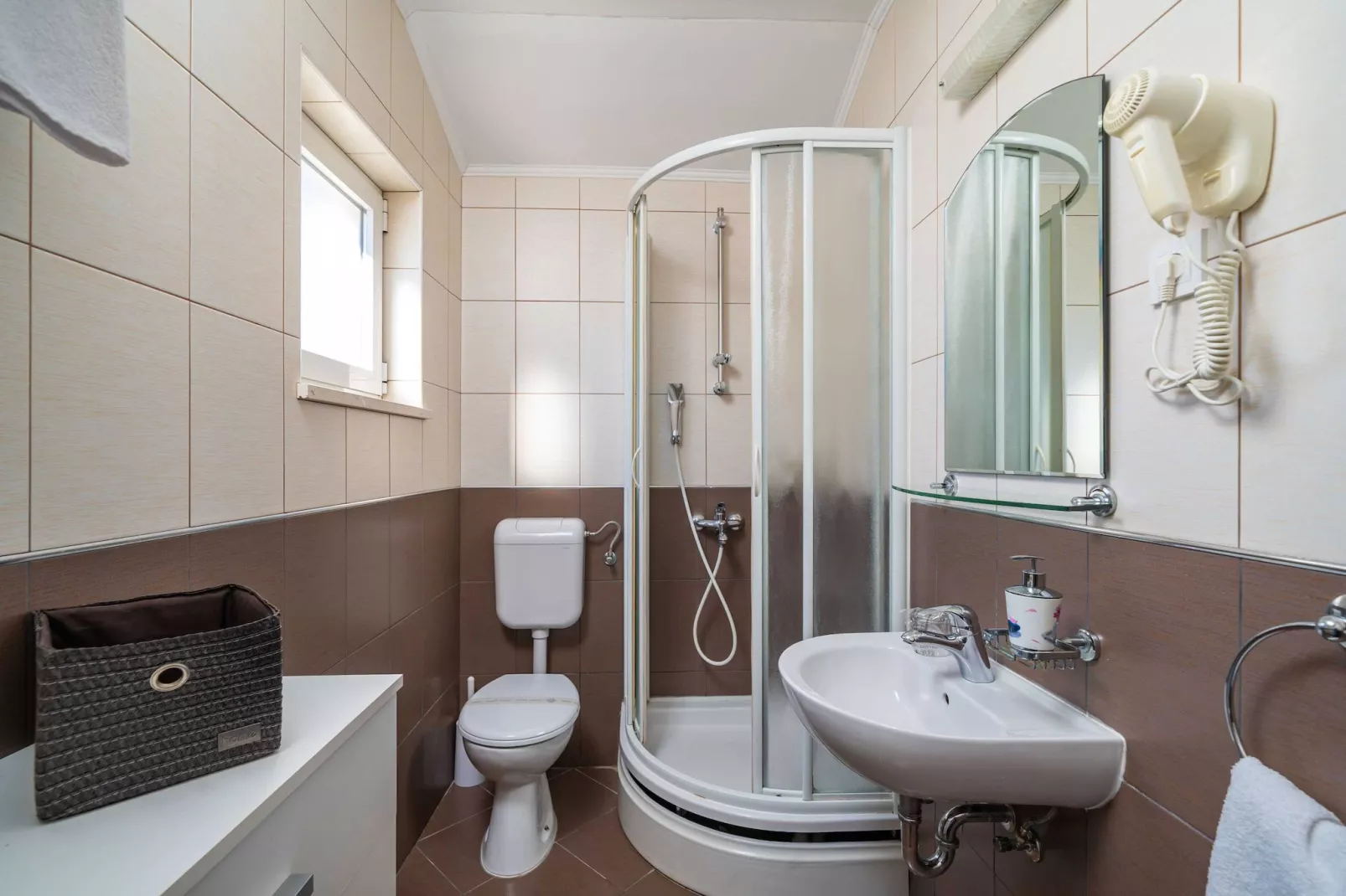 Apartments Senjo - One Bedroom Apartment with Balcony with Sea View (Apartman 1)-Badkamer