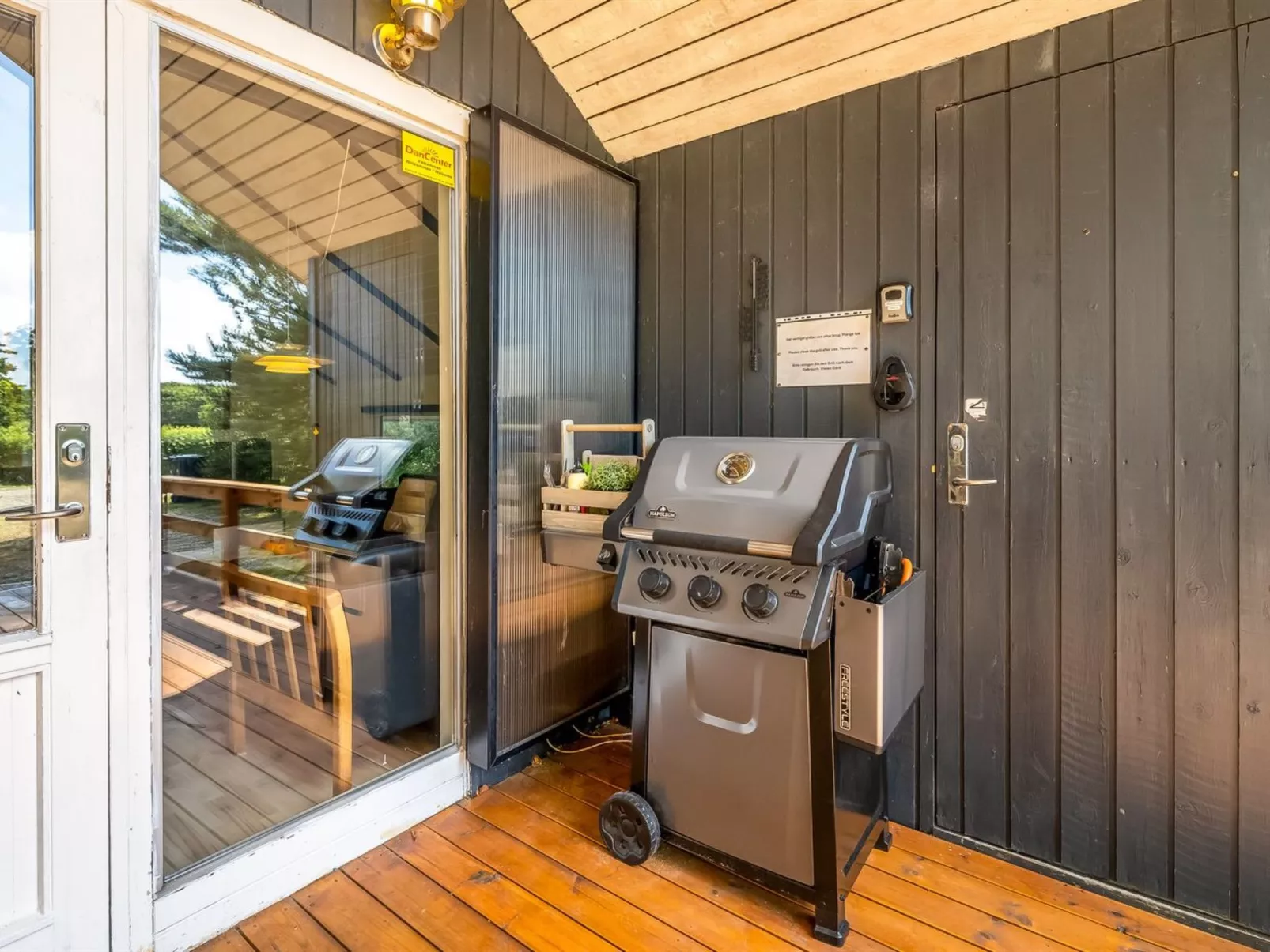 "Yarla" - 500m to the fjord-Buiten