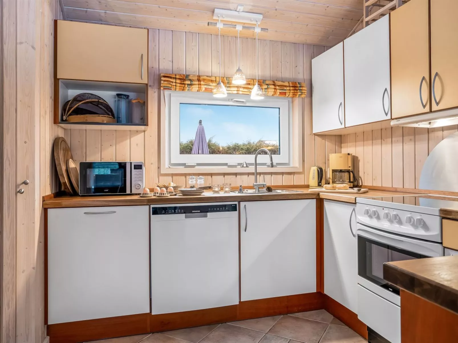 "Henne" -  from the sea-Binnen