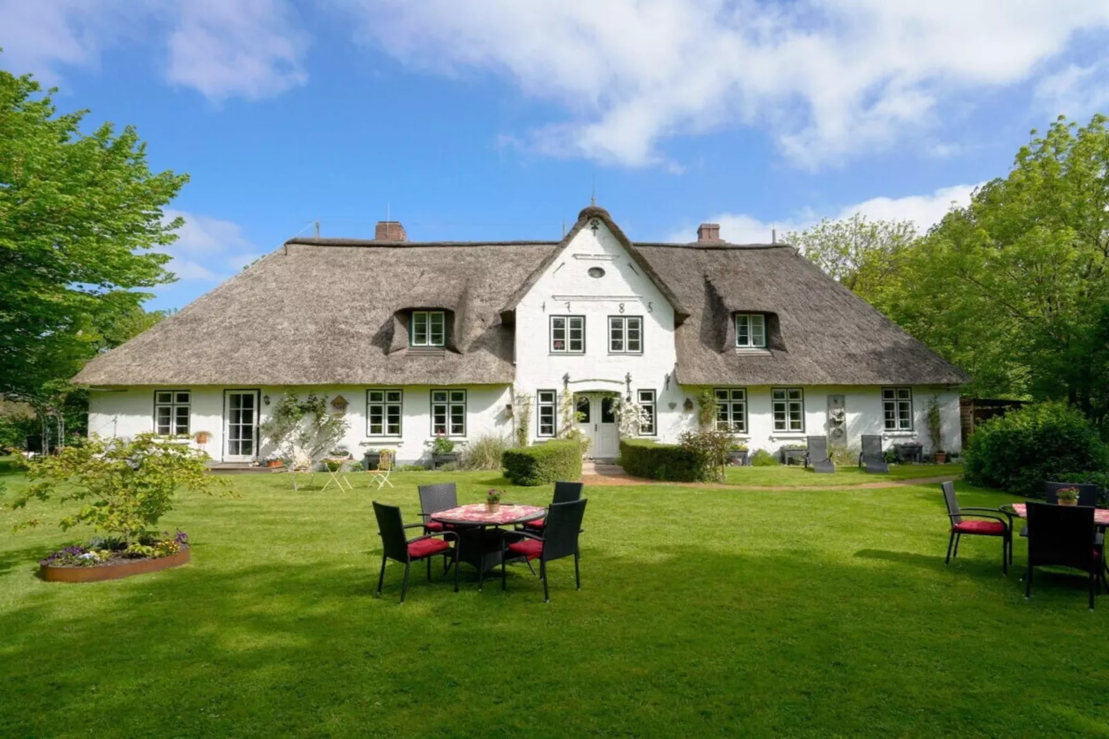 604284 - Buitenkant zomer