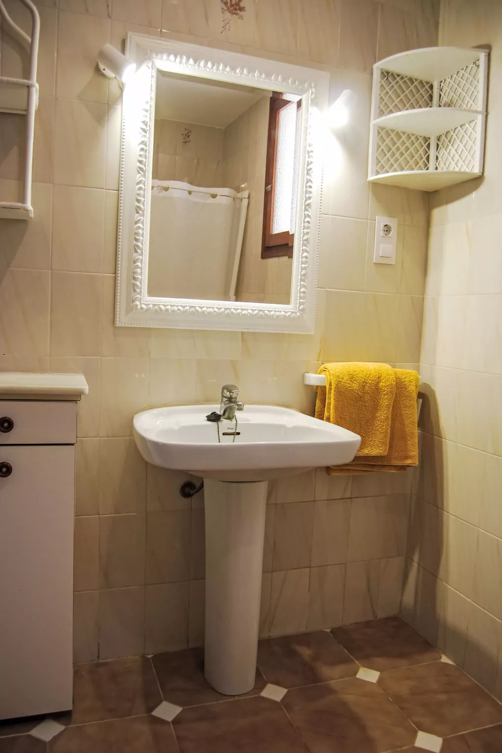 Ferienvilla, Seeblick, privater Pool und Parkplatz - Binnen