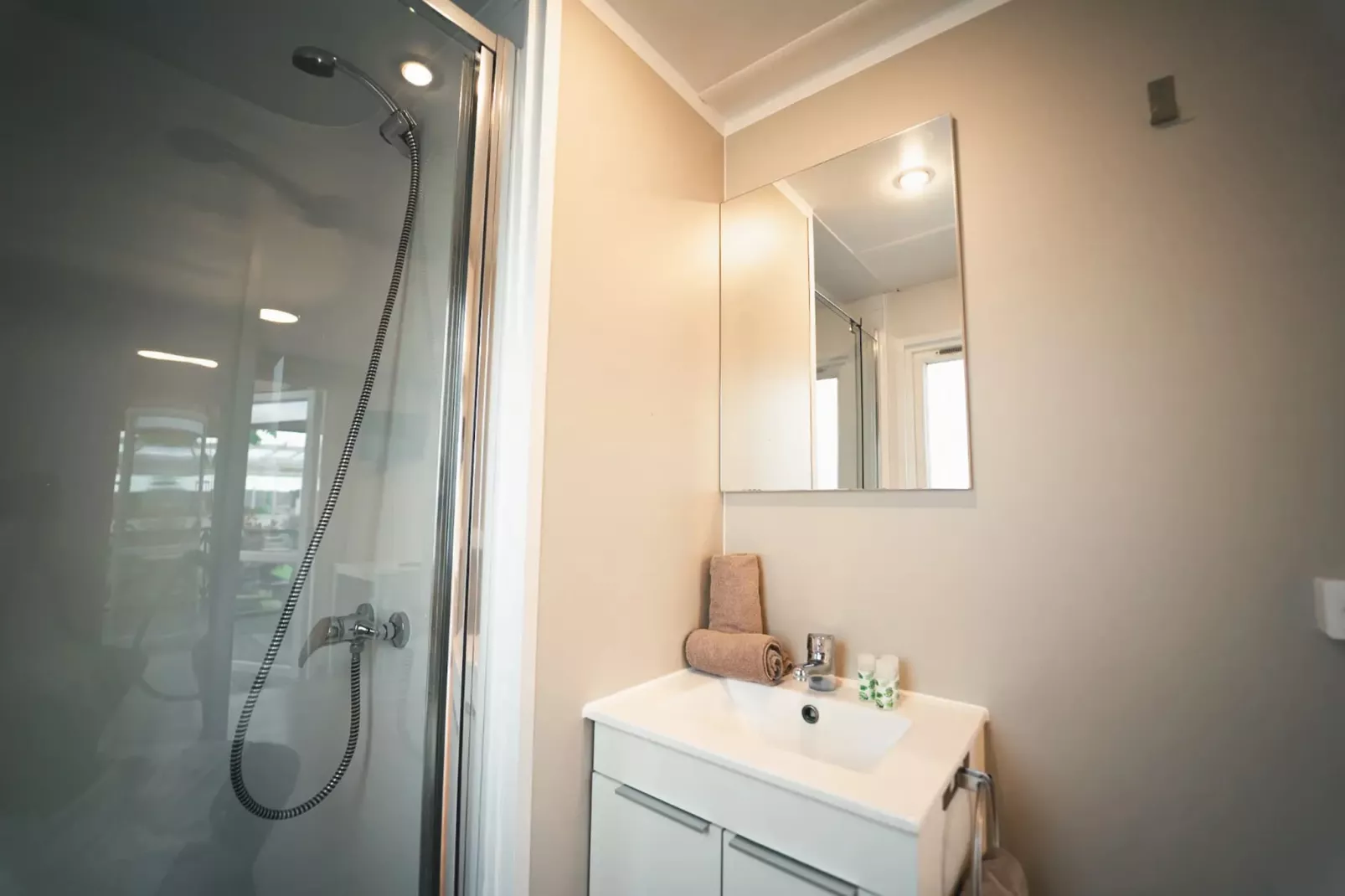 HOLA CAMP CHILCHES-Comfort 2-Badkamer