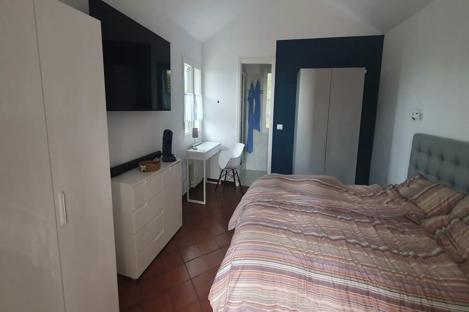 Charmante Villa mit drei Apartments und Meerblick KReidl-Slaapkamer