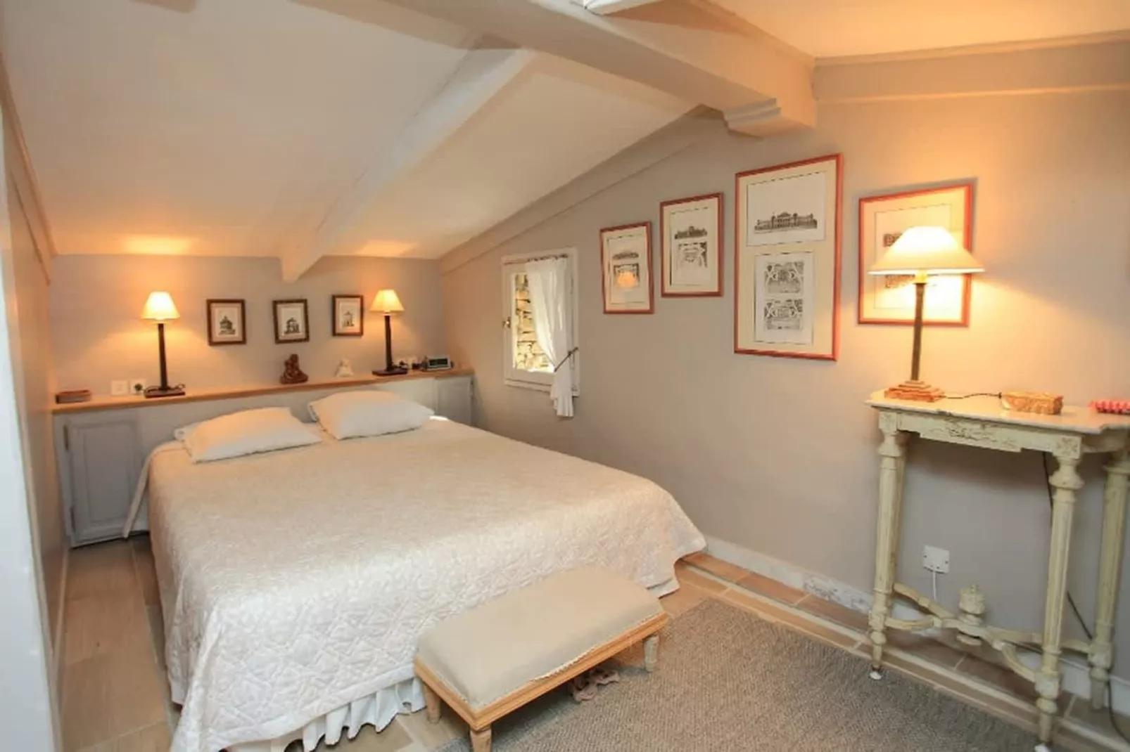 Maison authentique au coeur des garrigues Luberon-Slaapkamer