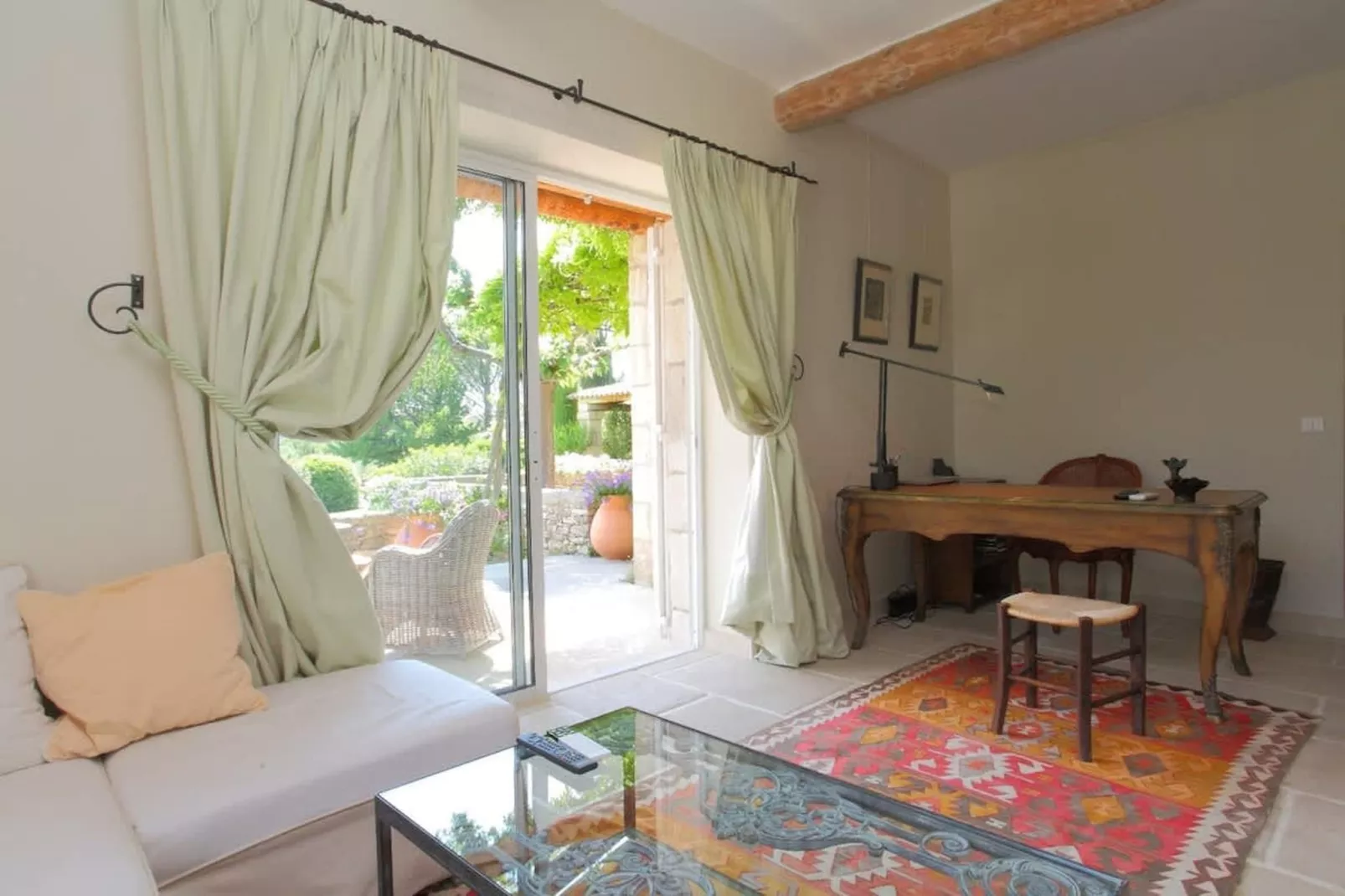 Bastide avec piscine 3 terrasses dans un écrin de verdure-Woonkamer