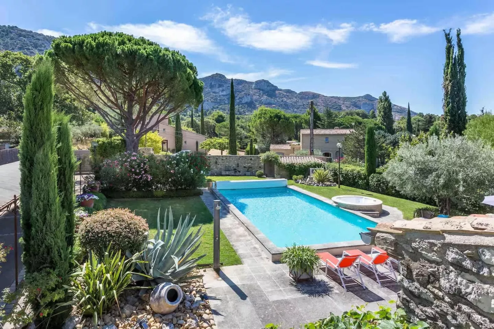 La Maison de Robion-Zwembad