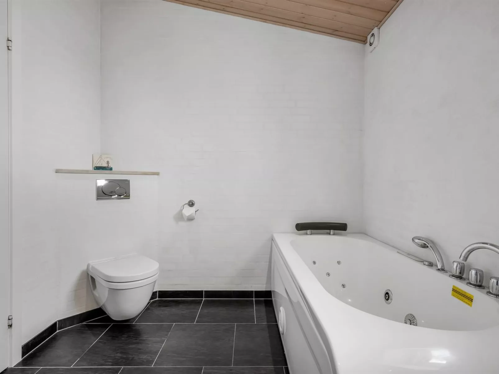 "Merit" - 3.2km from the sea - Binnen