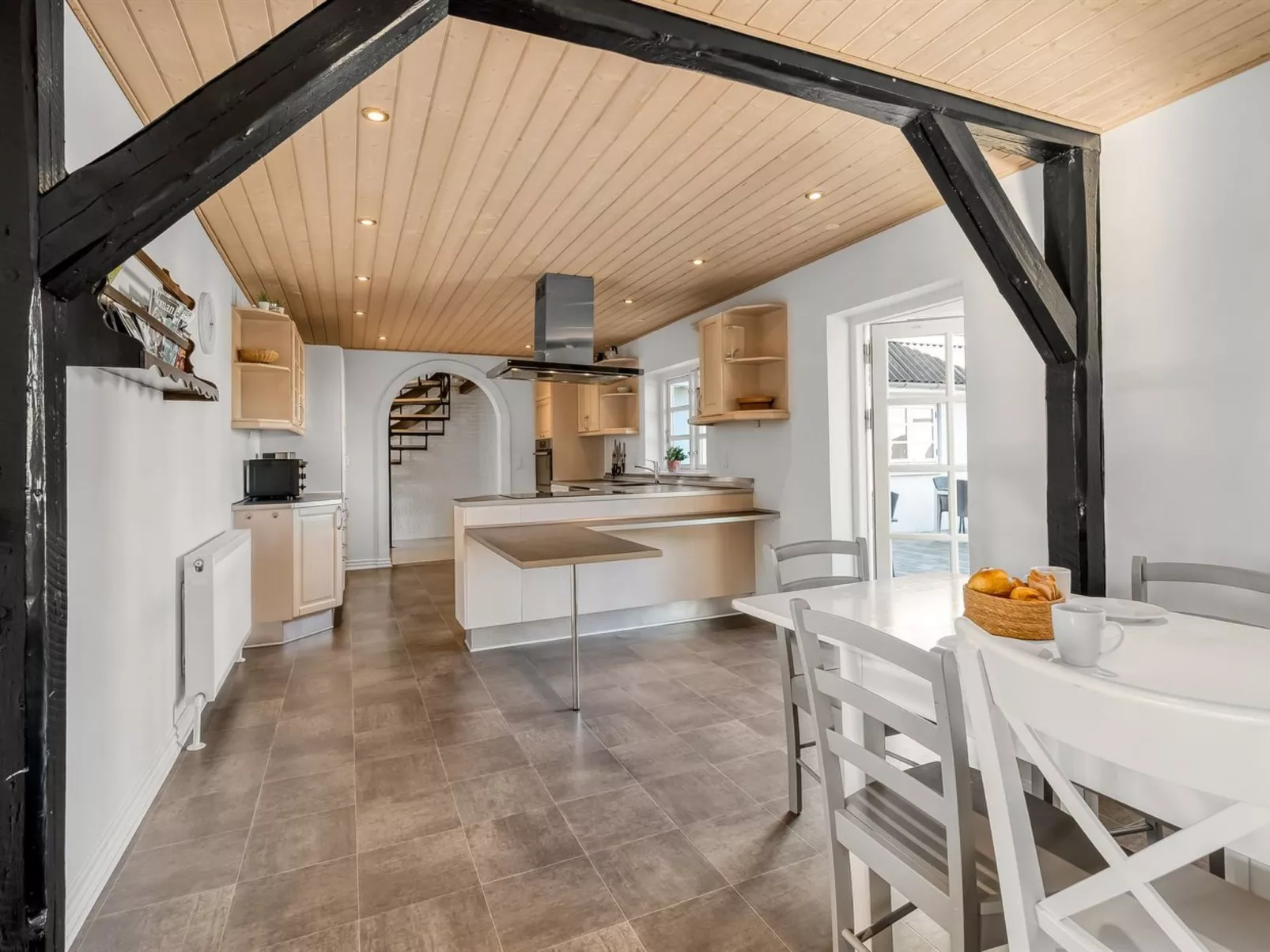 "Pauna" - 2.5km from the sea - Binnen