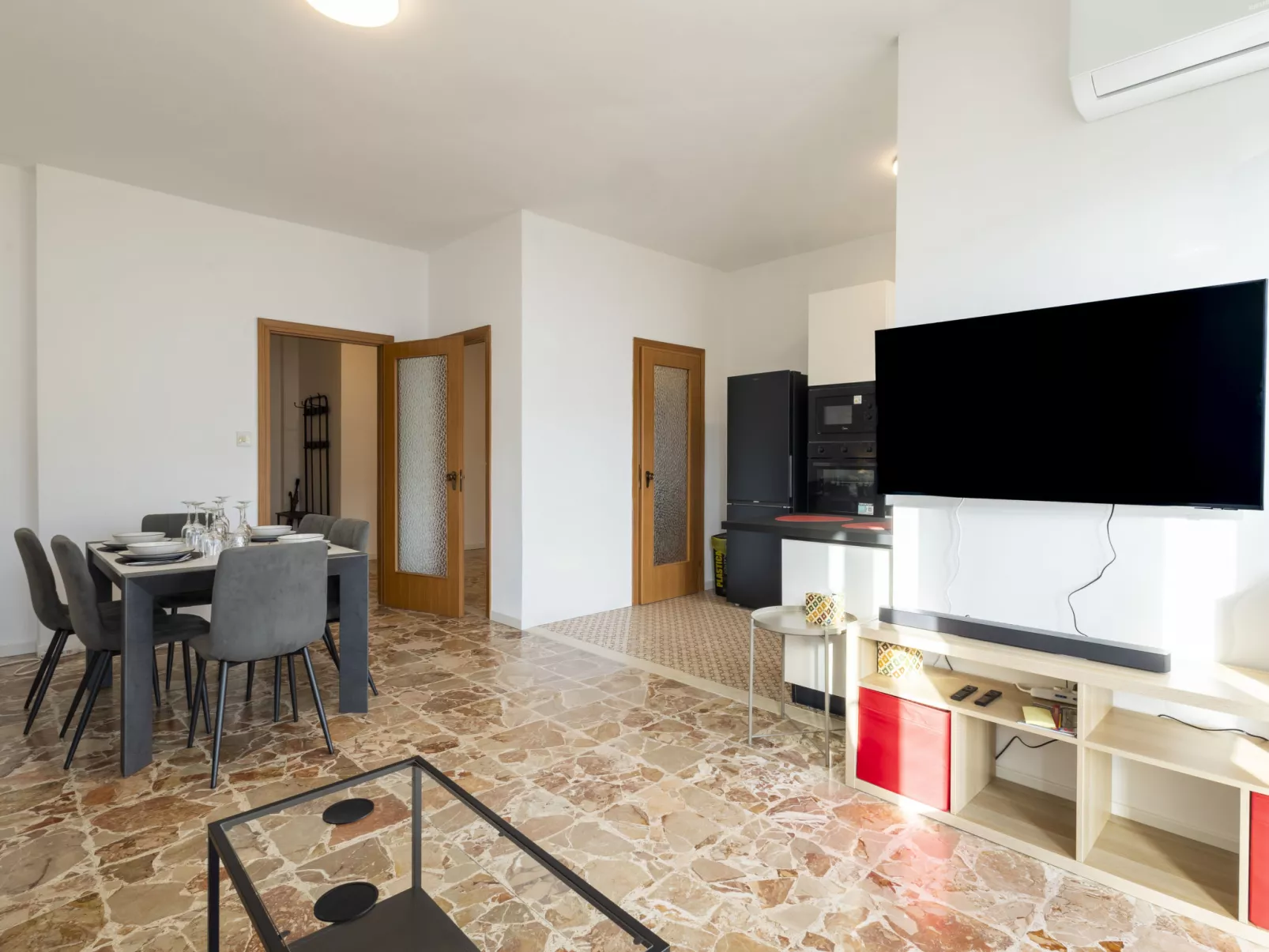 Lovere Balcony View - Binnen