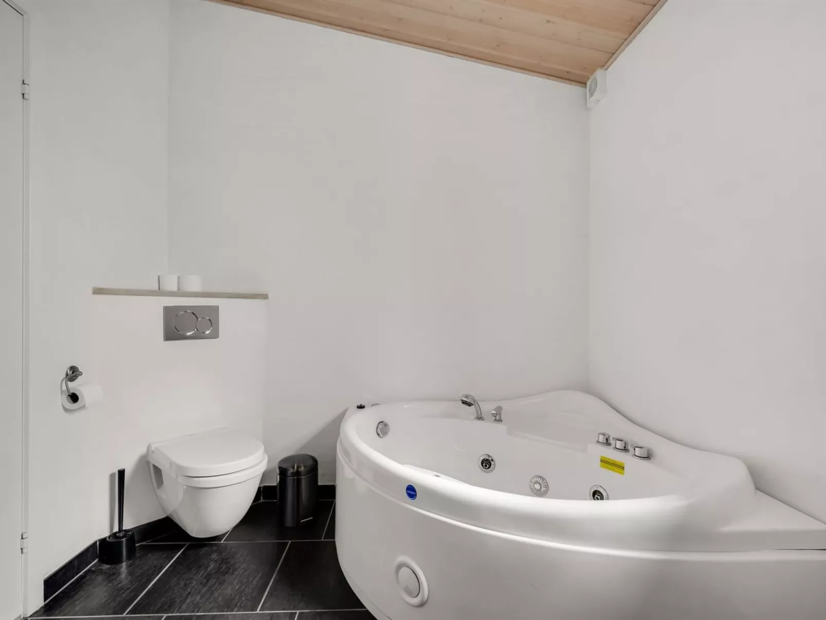 "Donco" - 3.2km from the sea - Binnen