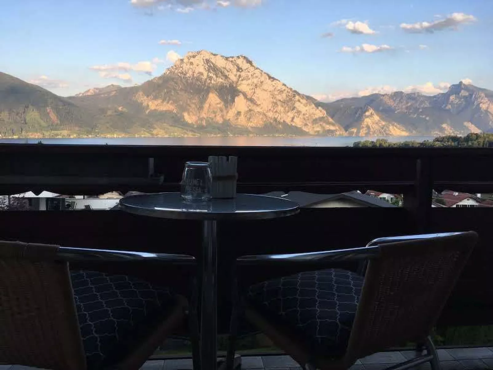 Dachwohnung mit Balkon und Seeblick - Image-tags.info