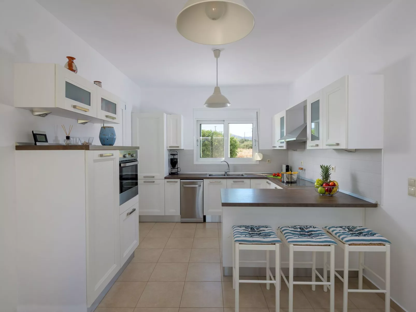 Liebevoll ausgestattetes Haus in ruhiger Lage mit beheiztem Pool und Meerblick - Image-tags.info