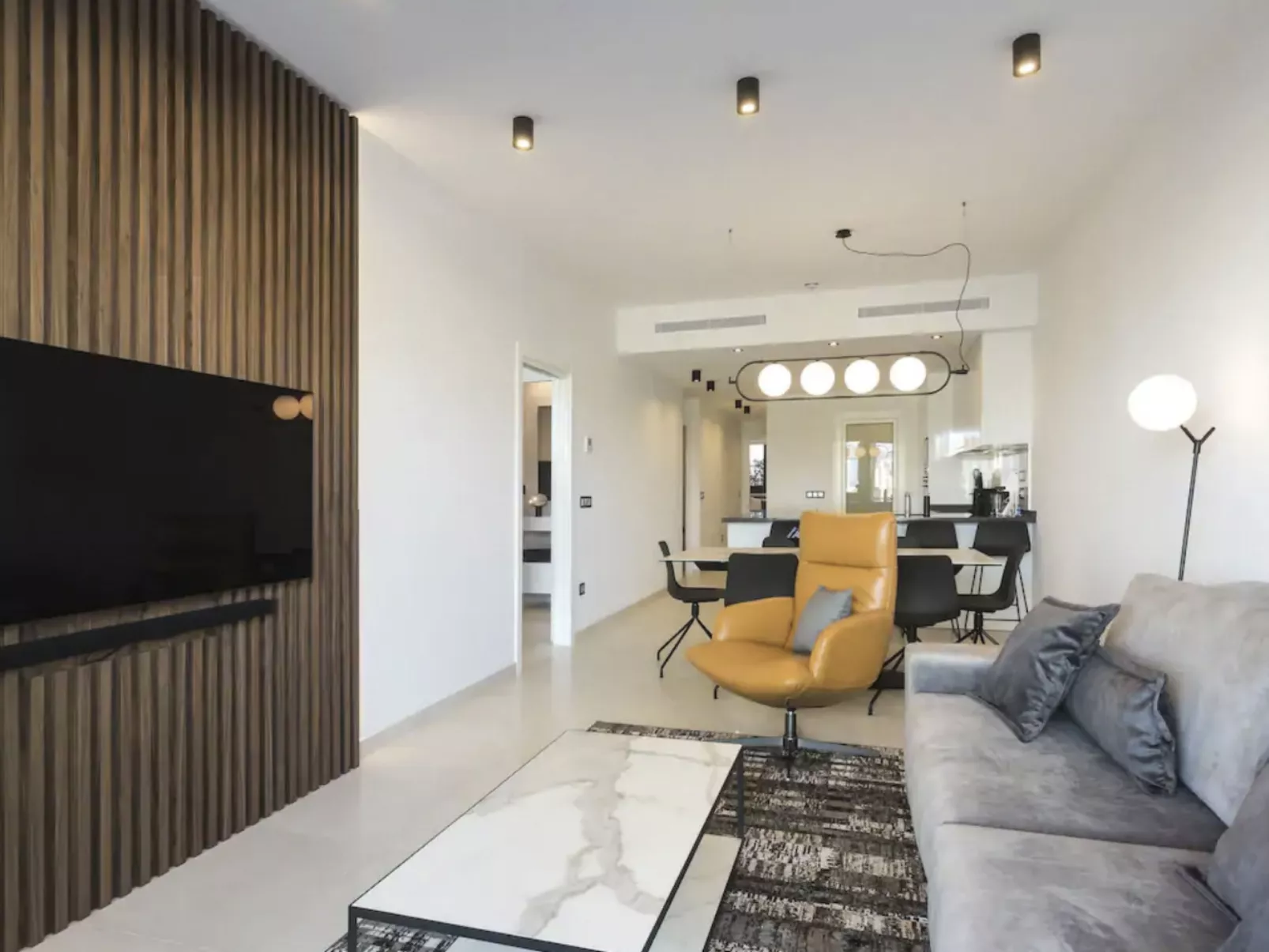 Luxuriöses Apartment mit Pool und Garage am Poniente Beach! - Image-tags.info