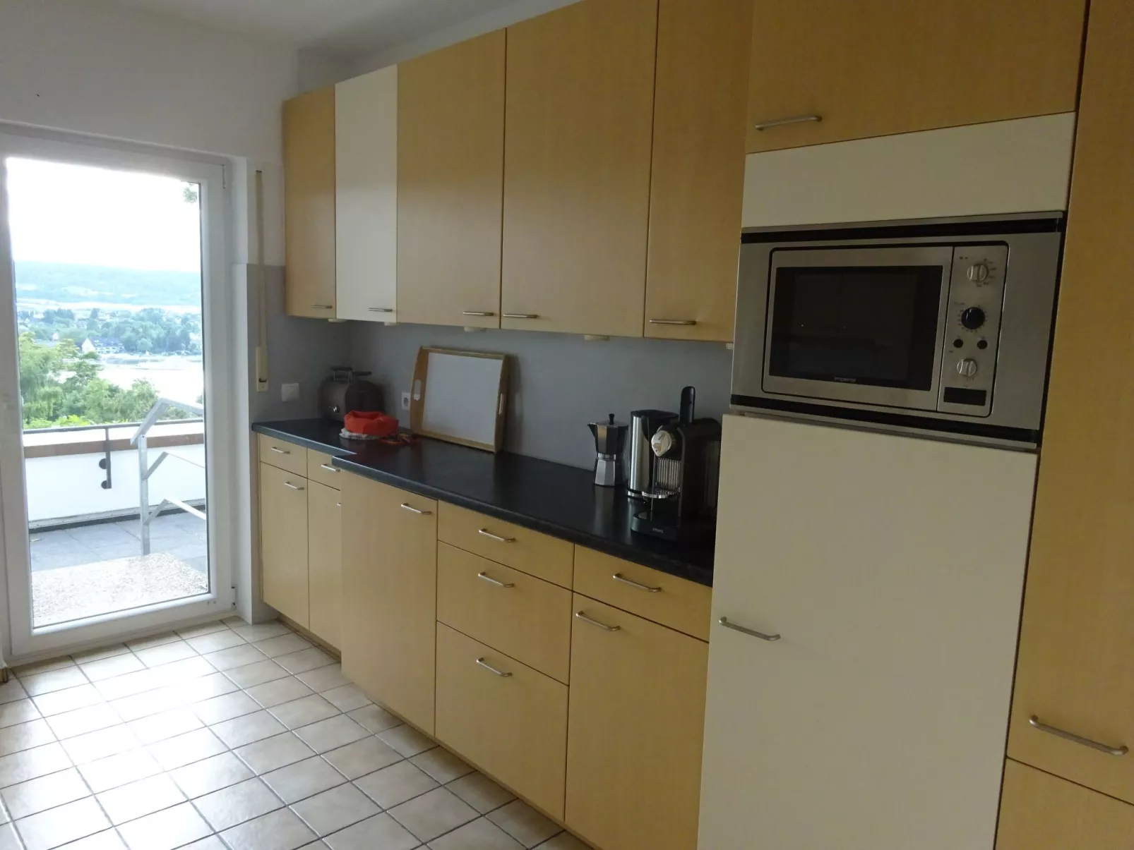 Großzügige Wohnung mit Terrasse und Rheintalblick - Image-tags.info