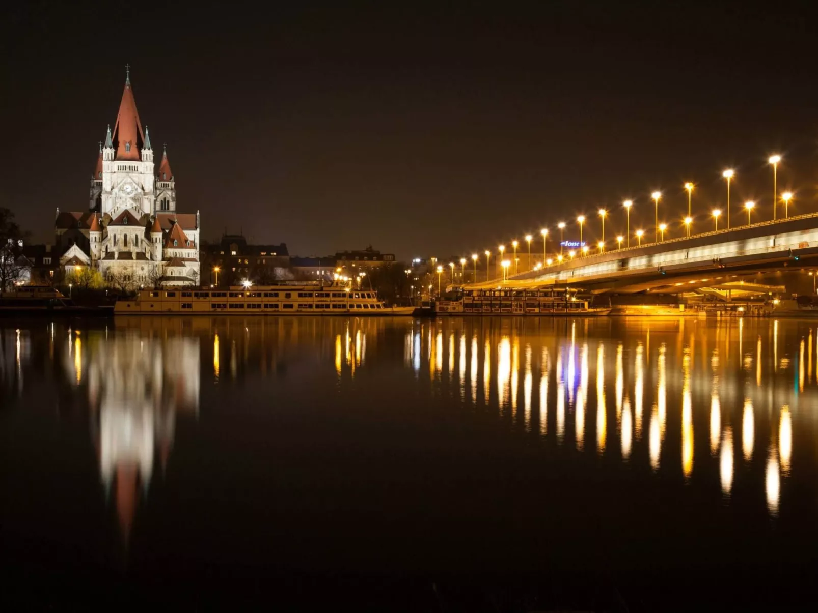 Moderne Wohnung in Kaisermühlen mit Garten und Panoramablick - Image-tags.info