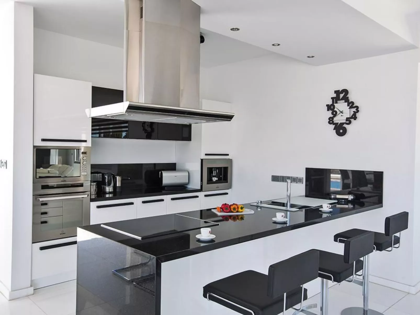 Moderne 3-Schlafzimmer-Villa mit atemberaubendem Meerblick - Image-tags.info