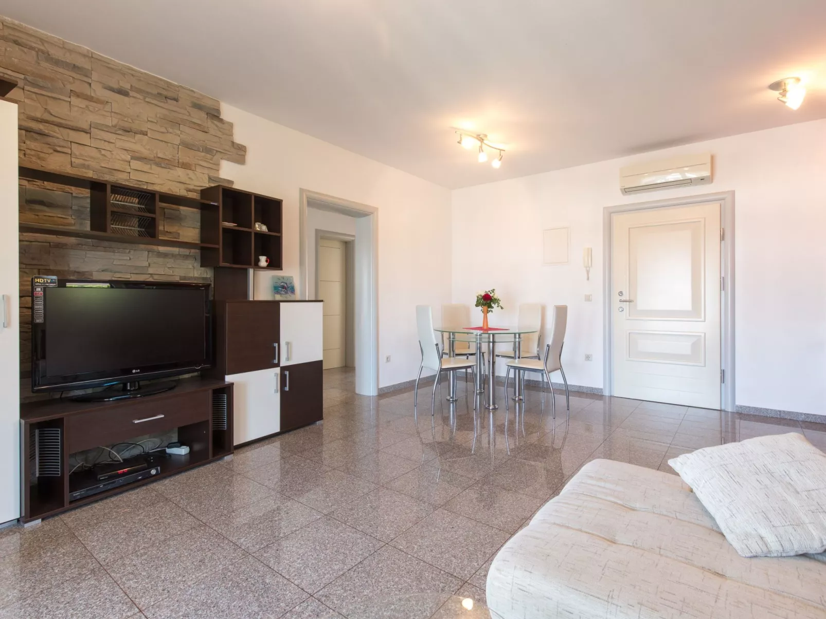 "Ore" mit privatem Pool - Image-tags.info