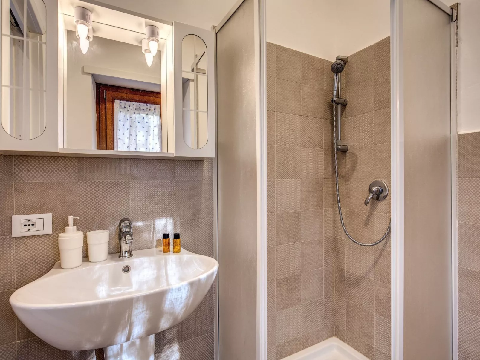 Wohnung Ardesia Terrasse in Rom-San Giovanni - Image-tags.info