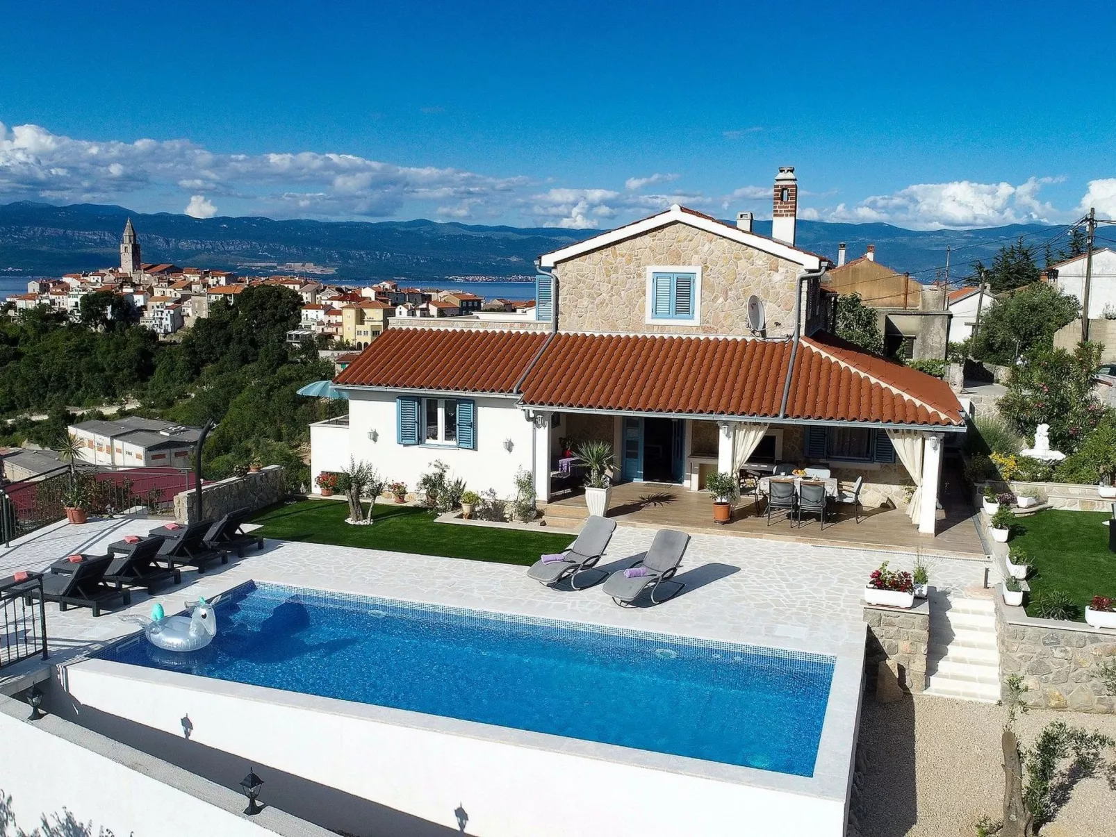 "Mela" mit Blick auf das Wasser - Image-tags.info