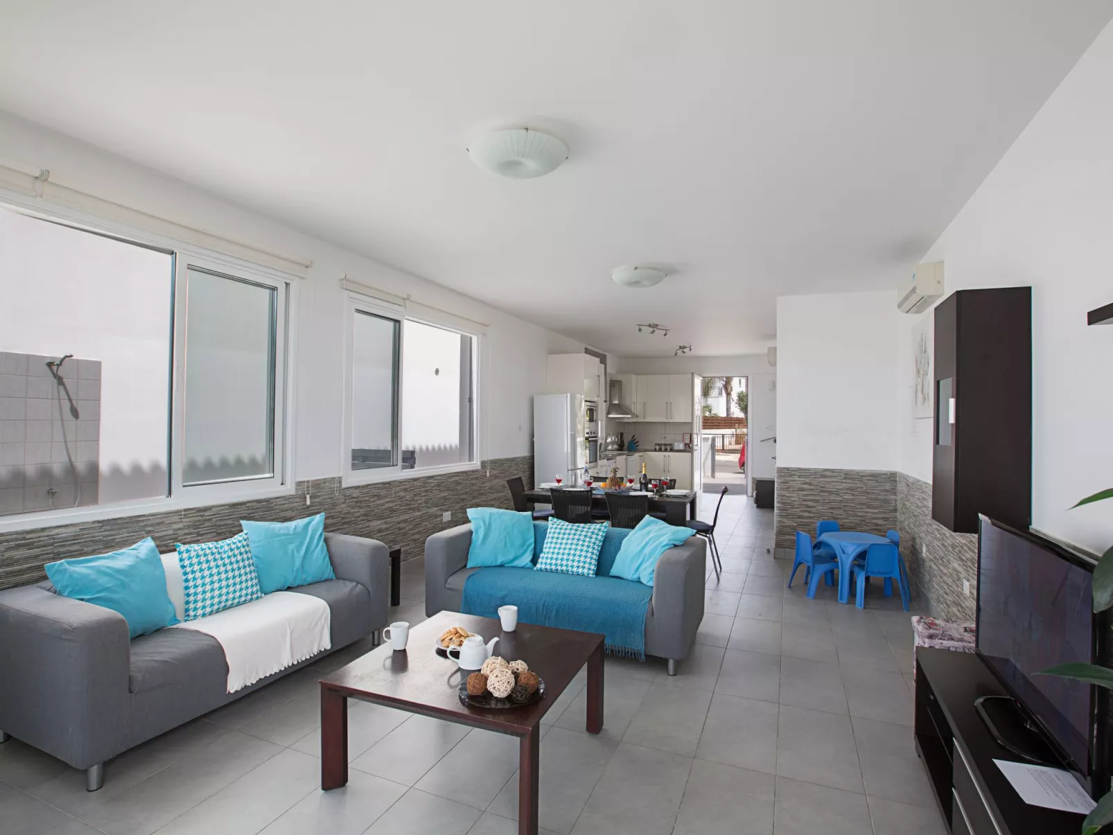 Moderne, geräumige Villa am Strand mit Pool - Image-tags.info