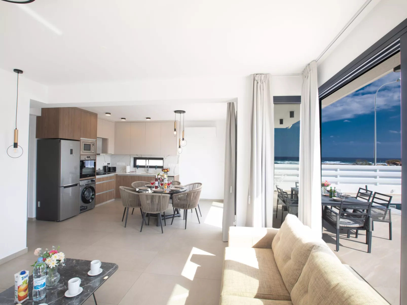 Haus in Paralimni mit Doppelveranda - Image-tags.info