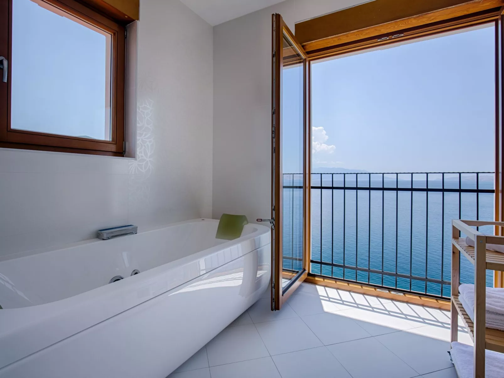 Wohnung "Zayml Povile" mit Blick auf das Wasser - Image-tags.info