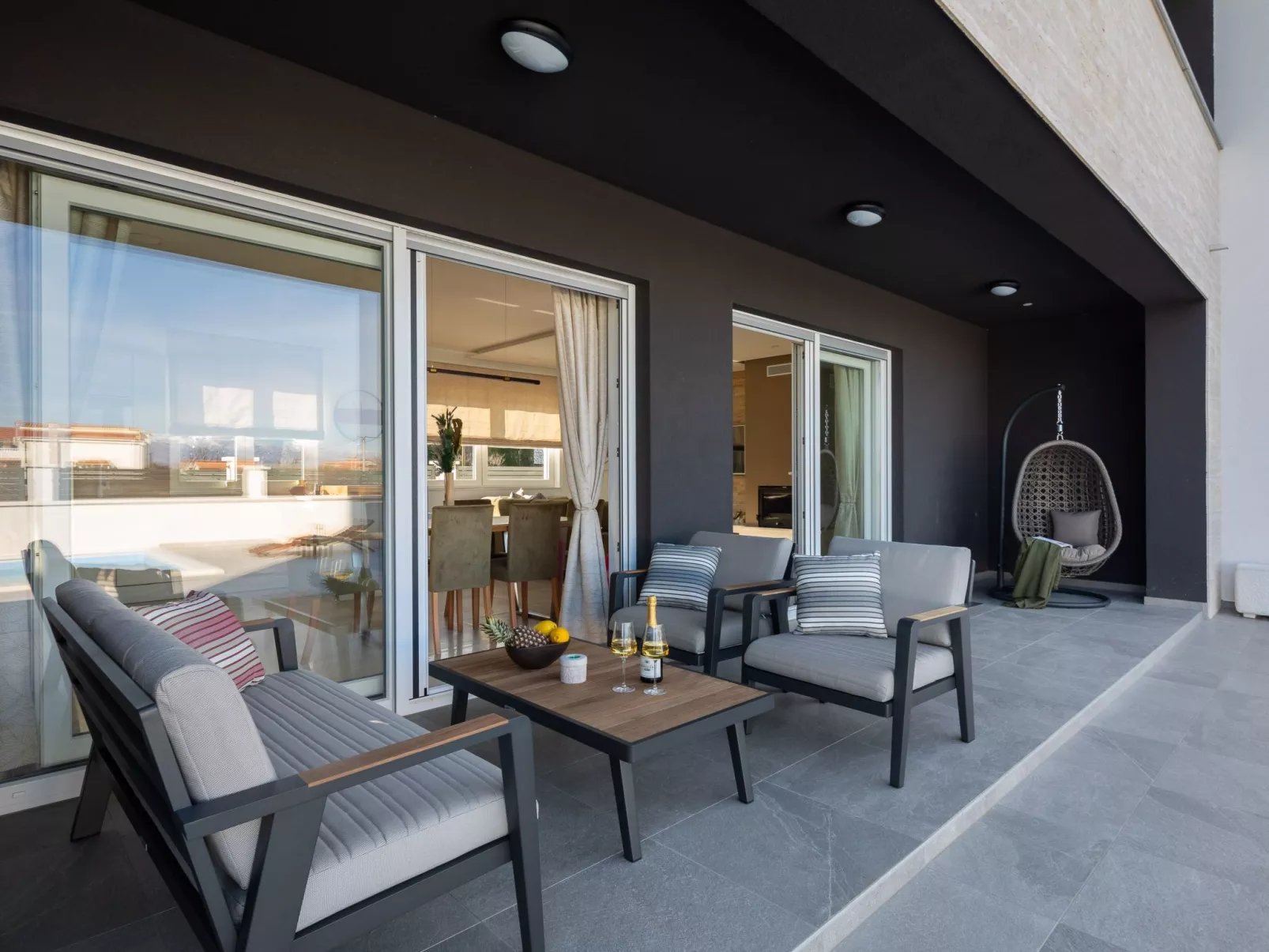 Villa in Strandnähe, Pool, Kinderspielplatz - Image-tags.info