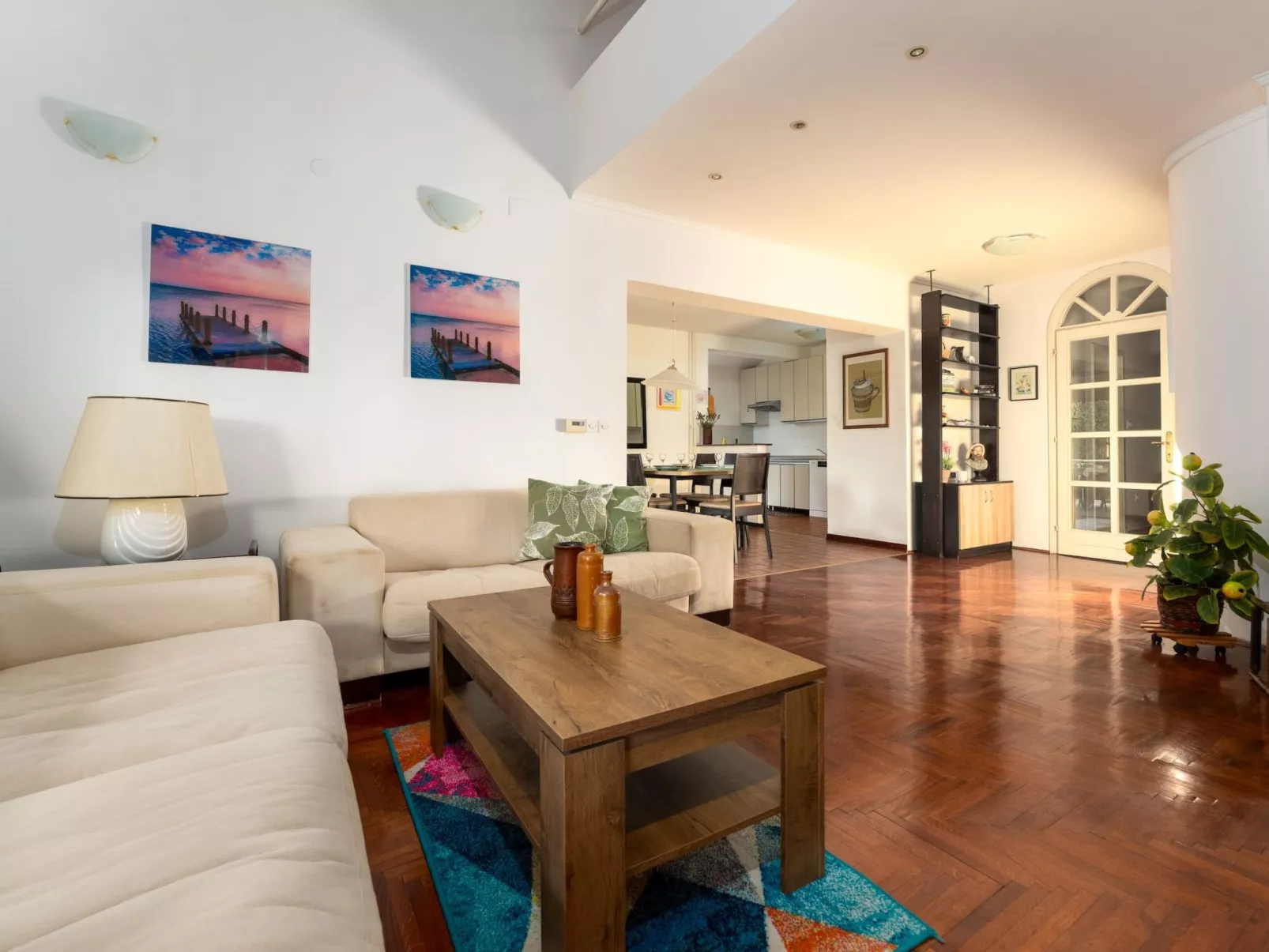 Mit Pool, großer Garten - Image-tags.info