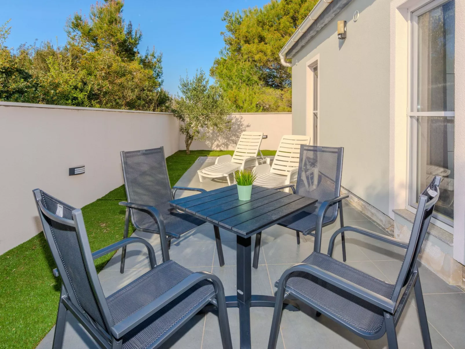 HH Stjepanovic - Image-tags.info