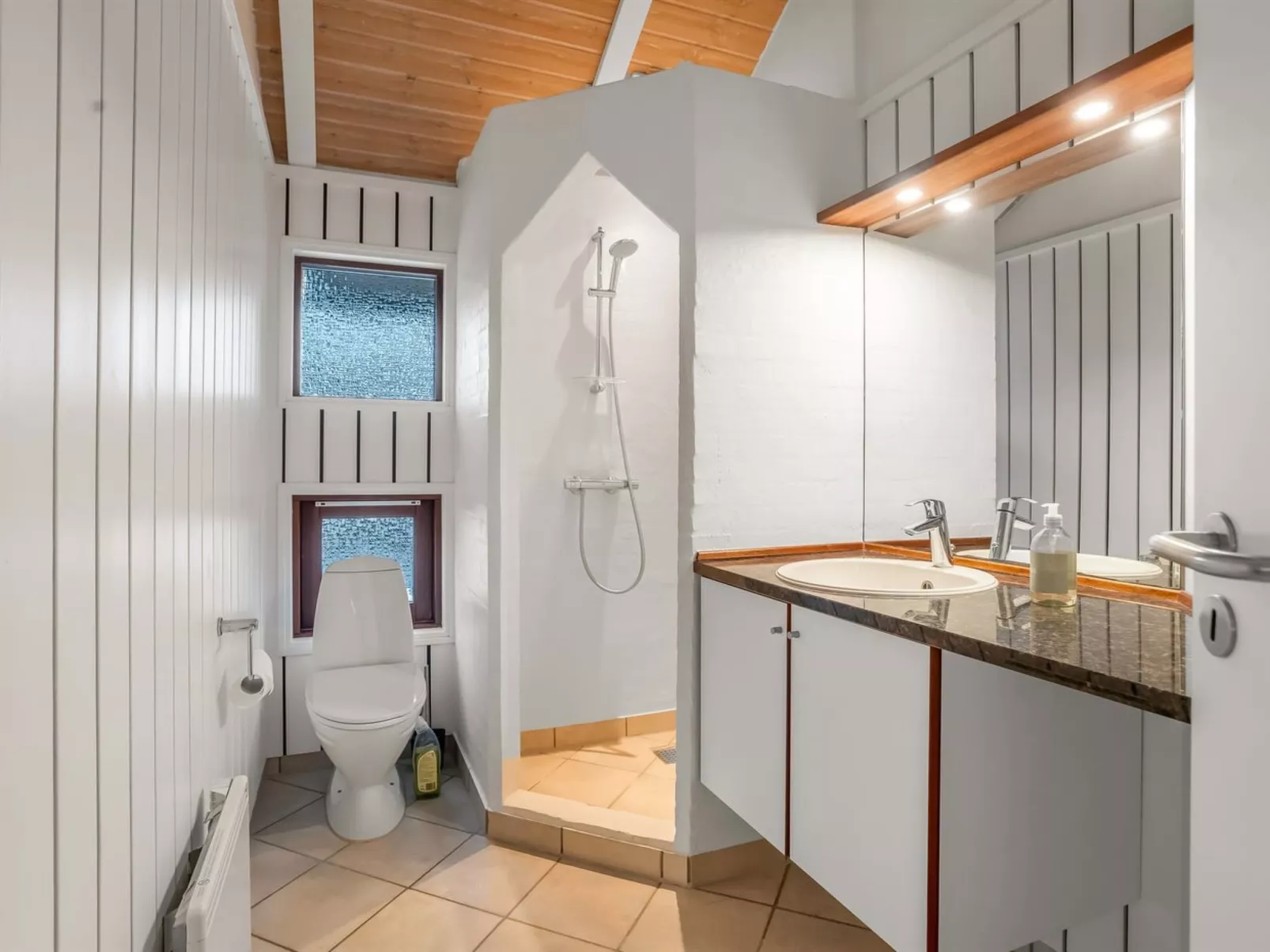 "Groa" - 50m from the sea - Binnen