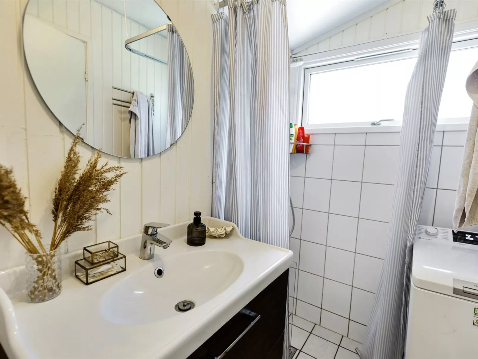 "Essi" - 300m from the sea-Binnen